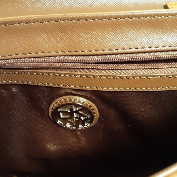 DKNY  Purse 👛 Clutch - Picture 5 of 10